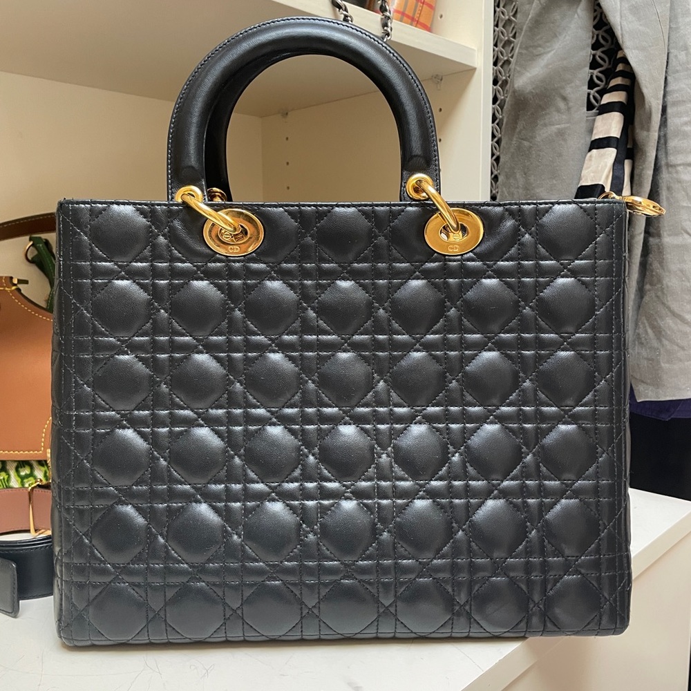 Preloved Large Black lambskin Ladydior gold hardware in very good condition. - Picture 3 of 12